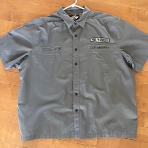 Men’s Harley Davidson shirt.